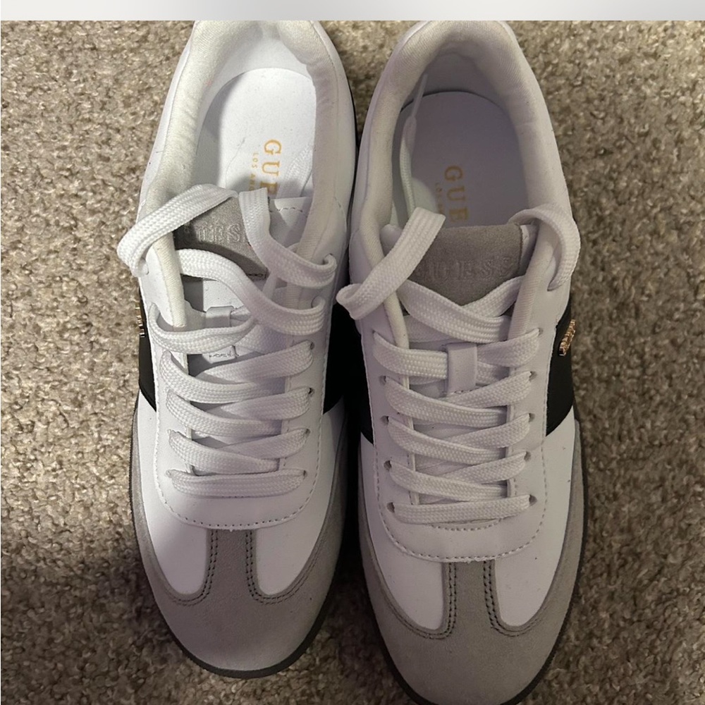 Guess sneaker